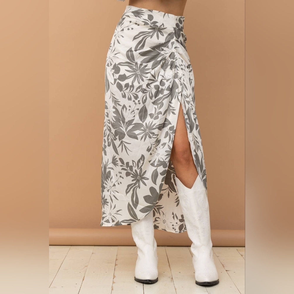 NWT Blue B Grey and White Satin Drape Pleated Skirt